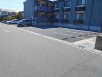 レオパレス緑が丘 駐車場