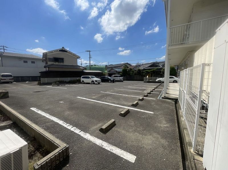 レオパレスフランボワーズ　Ｆ 駐車場