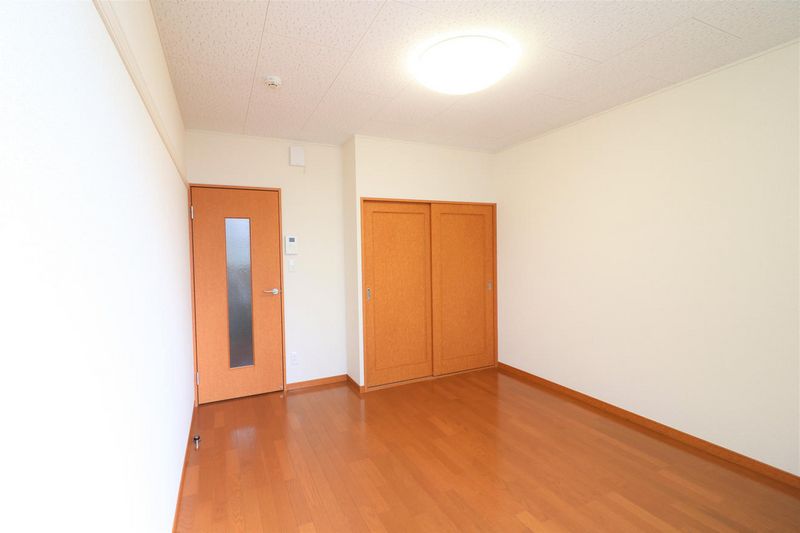 レオパレス蛍茶屋 居間