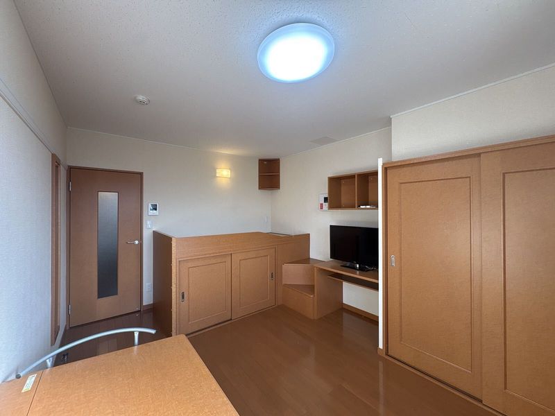 レオパレスルクソール 居間