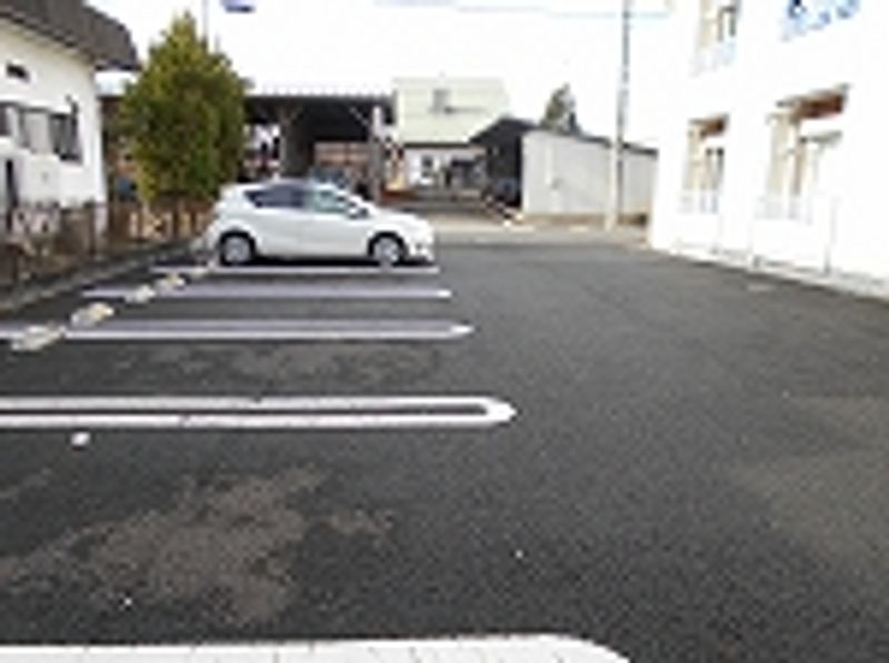 レオネクストアイミ５ 駐車場