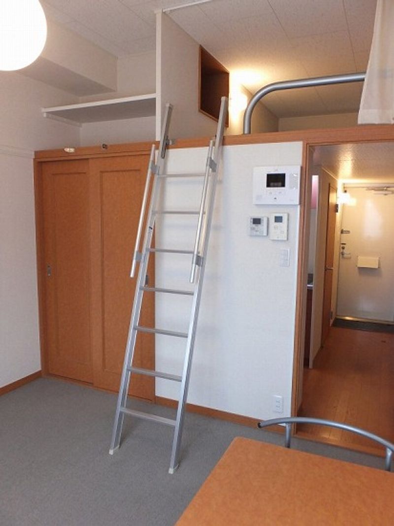 レオパレスシャンテ幕張 居間