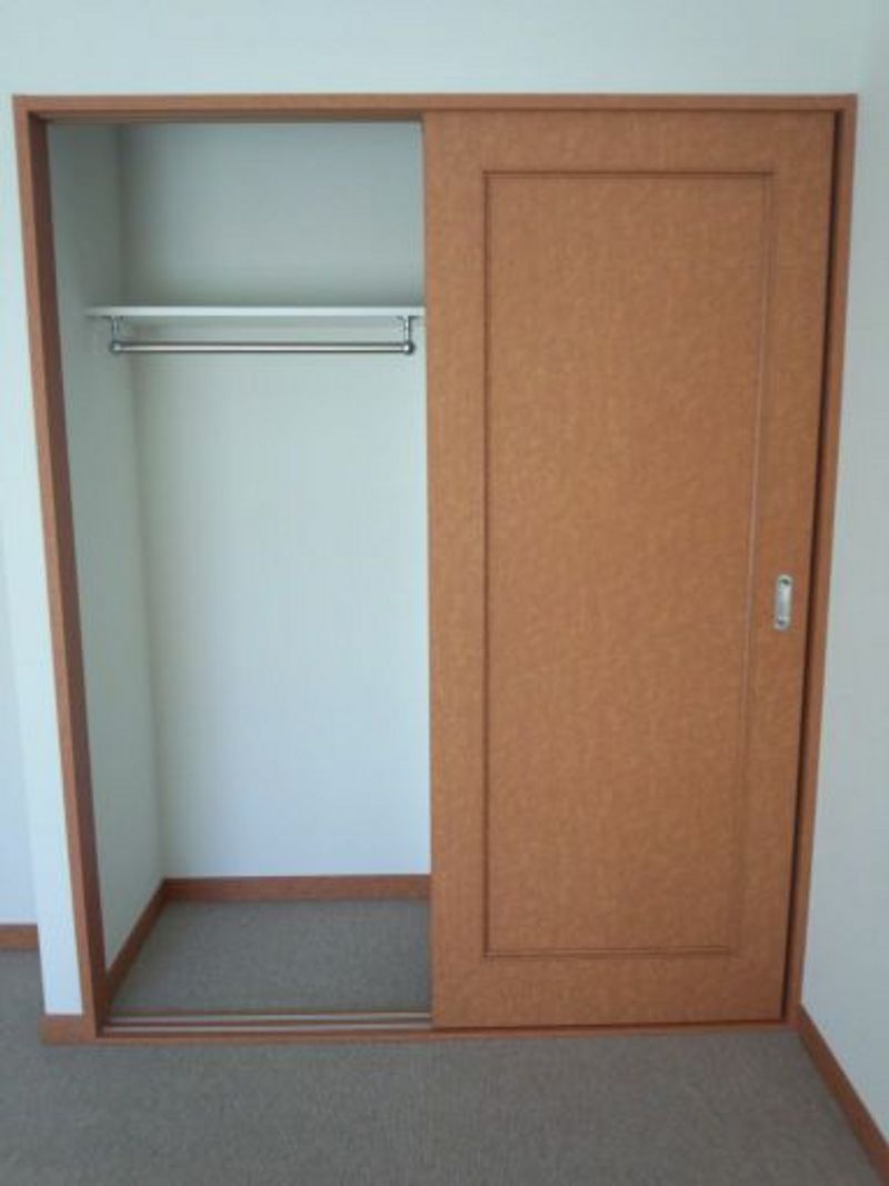 レオパレスちばな 収納