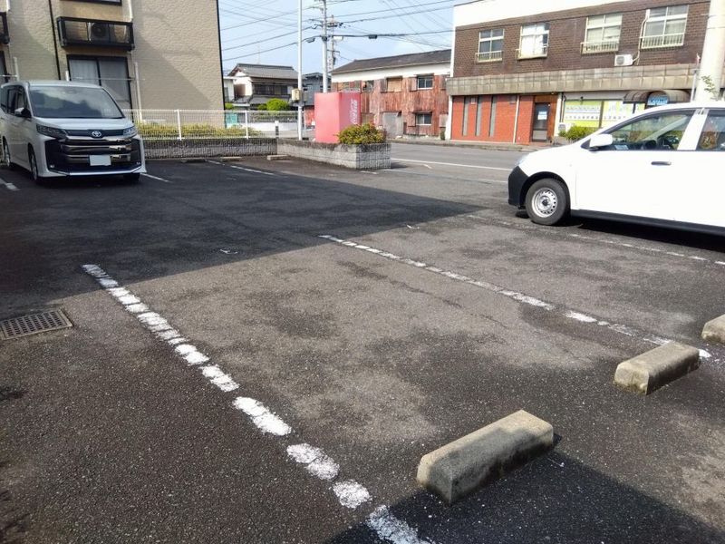 レオネクスト東大浜３ 駐車場