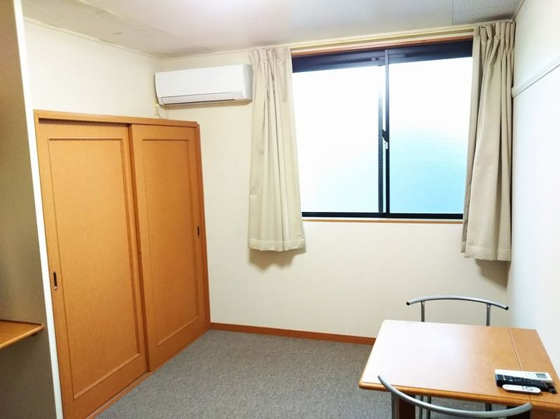 レオパレスフローラ 居間