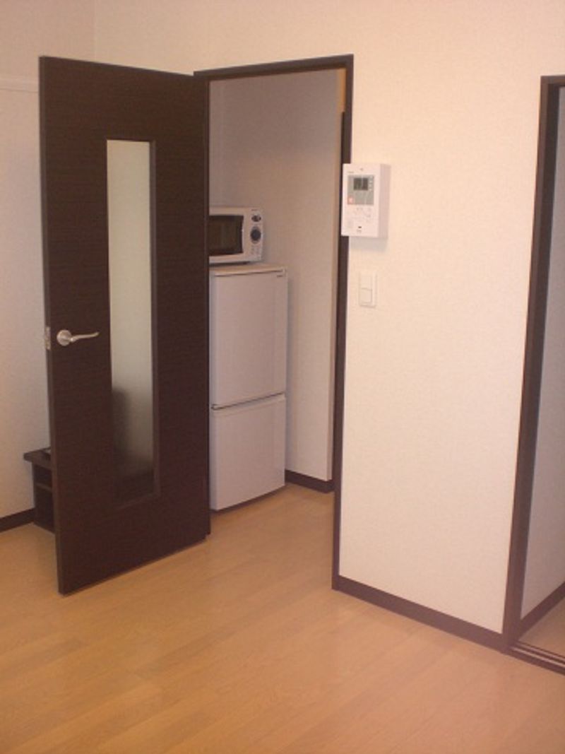 レオパレスカーサ　ソレアード 居間