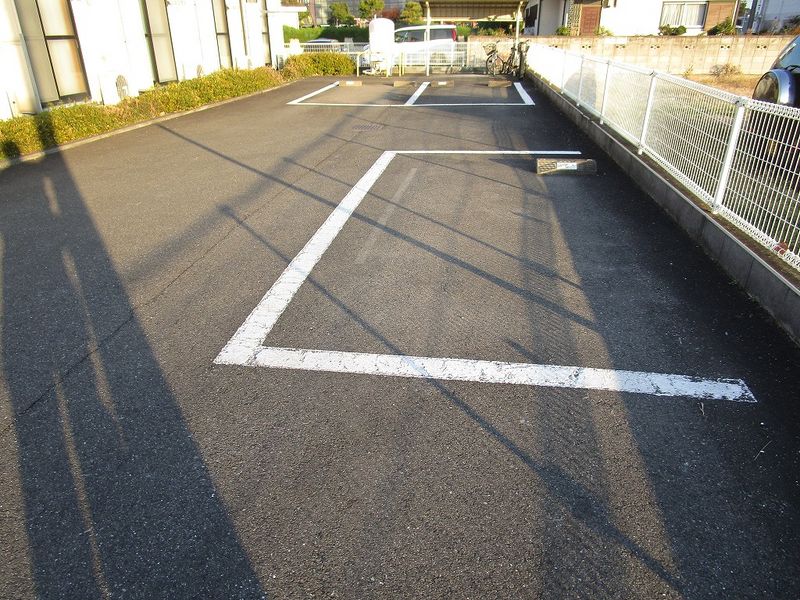 レオパレスよしけんⅡ 駐車場