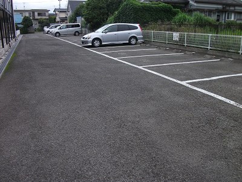 レオパレスエルドラド 駐車場
