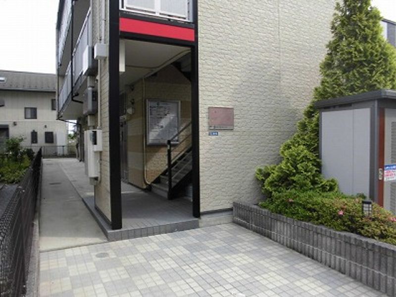 レオパレスルーメン エントランス