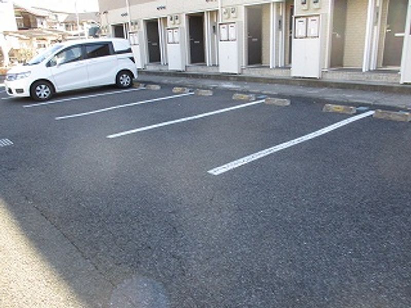 レオパレスはなみずき 駐車場