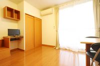 レオパレス西岡本３番館 居間