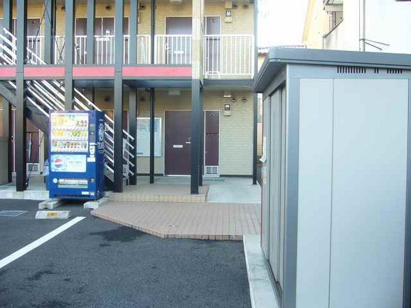 レオパレスパインツリー エントランス