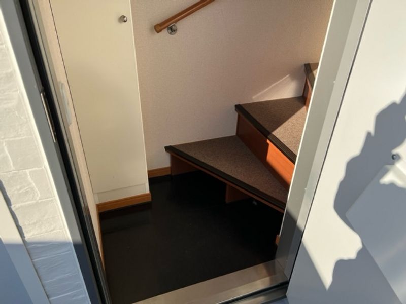 レオパレスチェリーナハウス 玄関