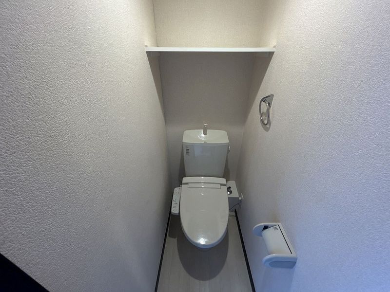 LEONEXT Zephyr Toilet