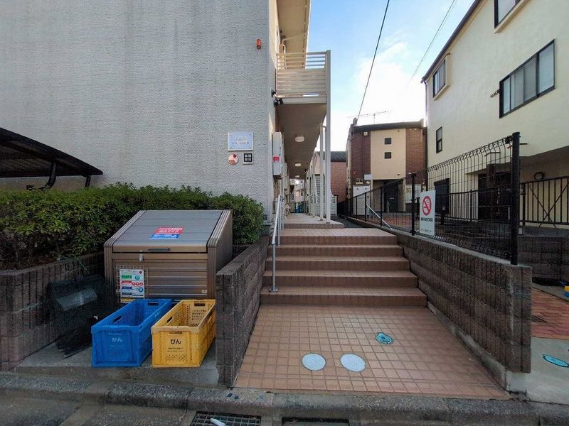 LEONEXT Lumiere Nishidai III Entrance