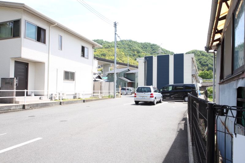 レオネクストバーサトル坂南 駐車場