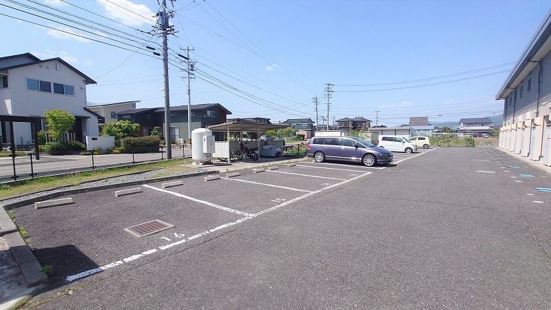 レオパレスペイサージュ 駐車場