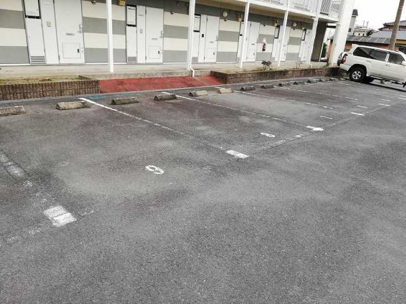レオパレスグリーンハイム 駐車場