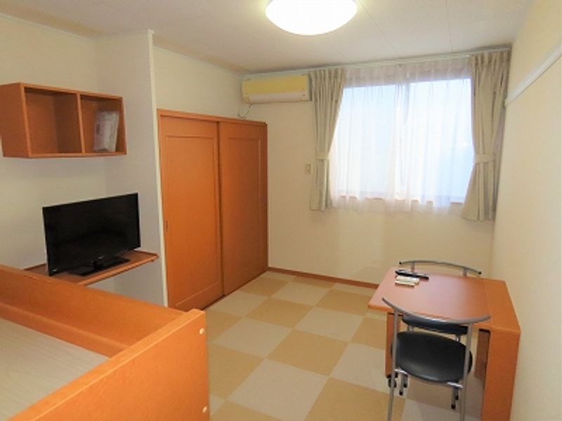 レオパレスアカシヤＡ 居間