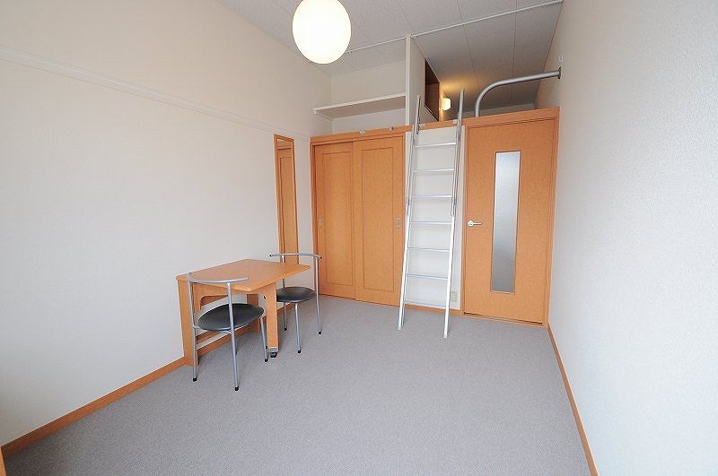 レオパレスフィレイル 寝室