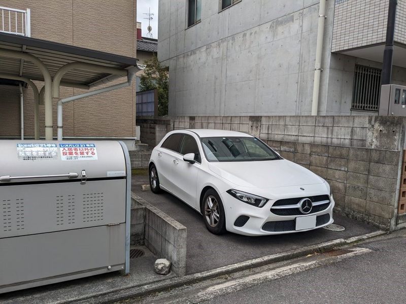 レオパレスルミネ 駐車場