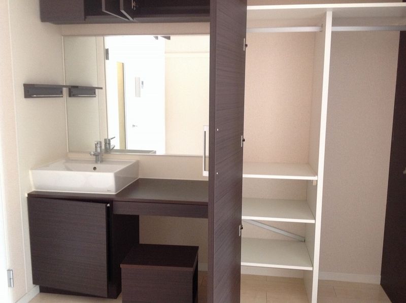 LEONEXT Erithage Kho lưu trữ