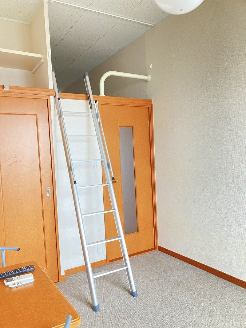 レオパレスユータス　Ⅱ 居間