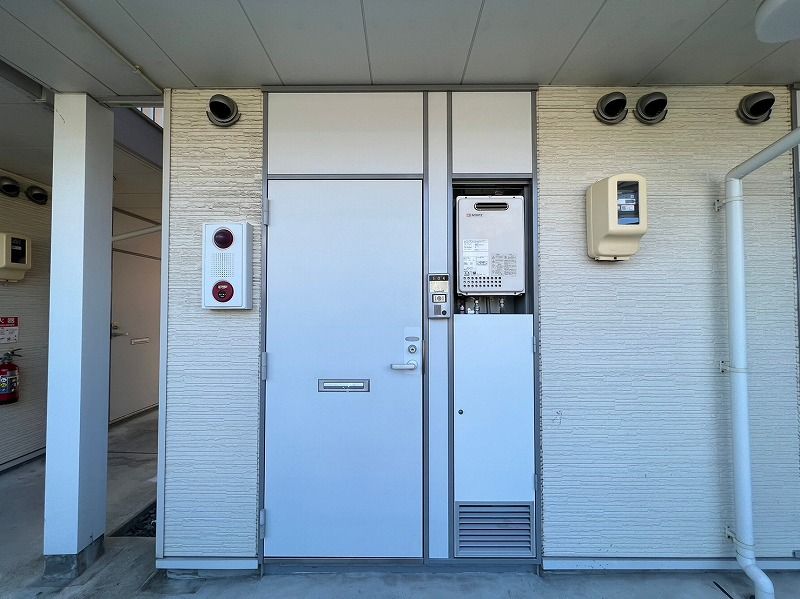 レオパレス中柴 玄関