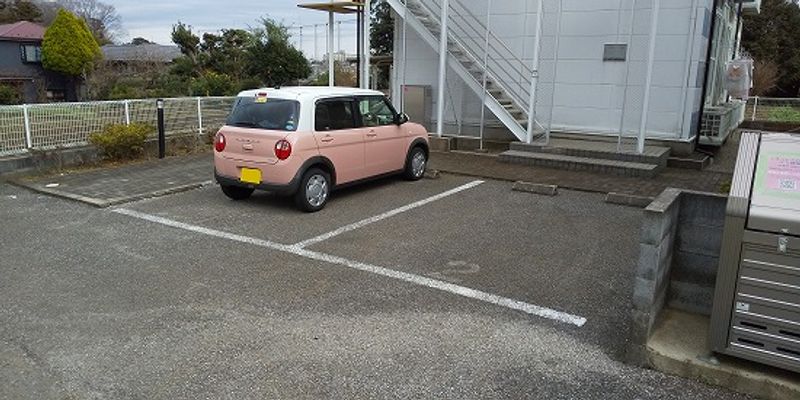 レオパレスグリーンパーク 駐車場