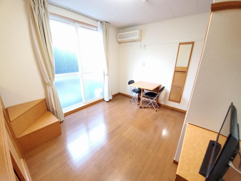 レオパレス櫻根 居間