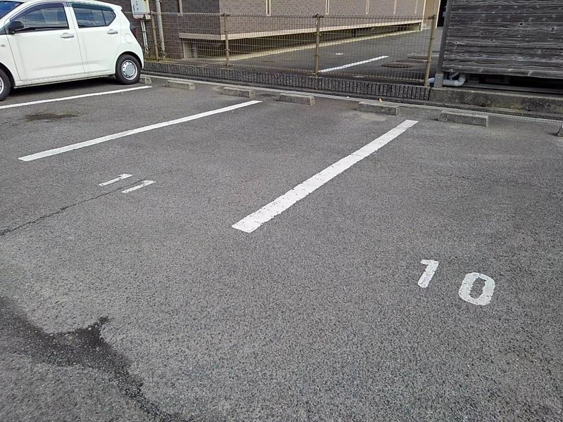 レオパレスＭ 駐車場