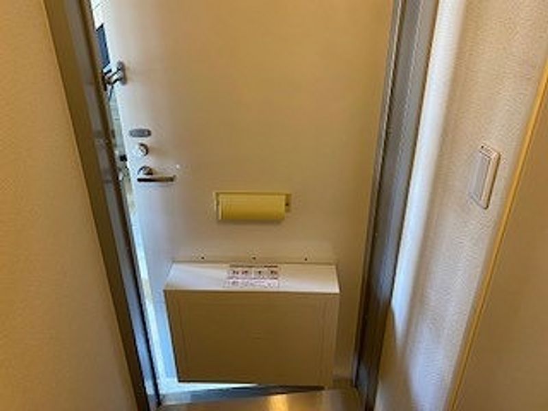 レオパレスディアマンテ 玄関