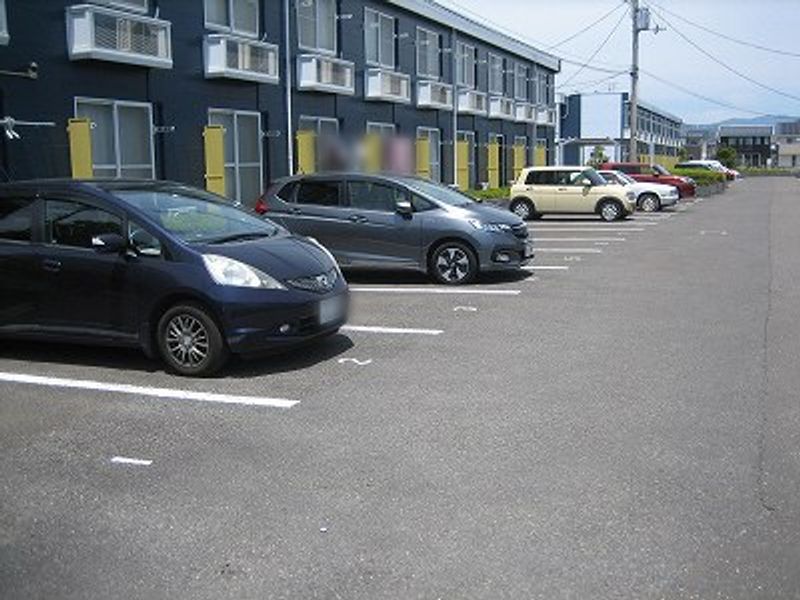 レオパレス南国１番館 駐車場