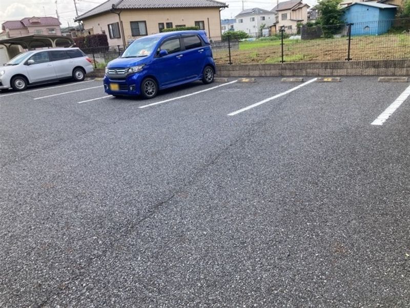 レオパレスフレイグラントⅡ 駐車場