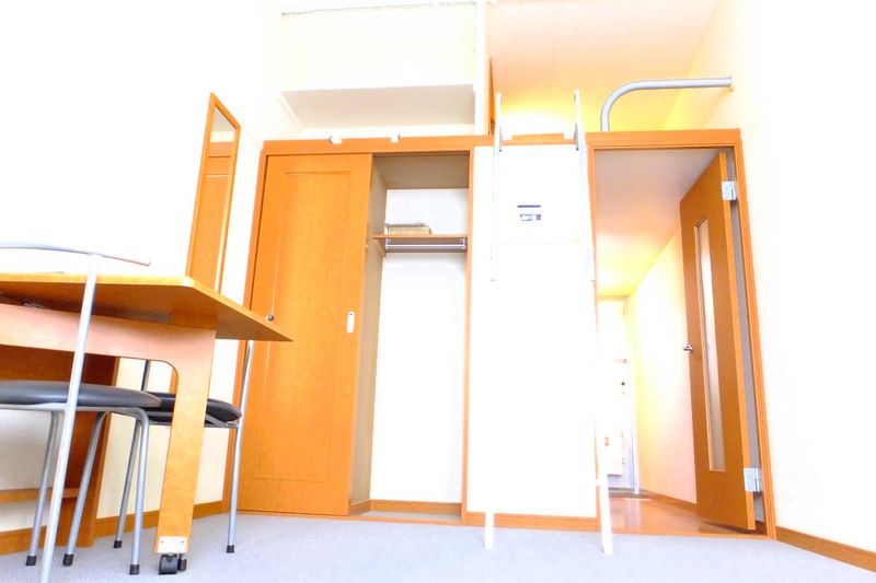 レオパレスアイビー 居間