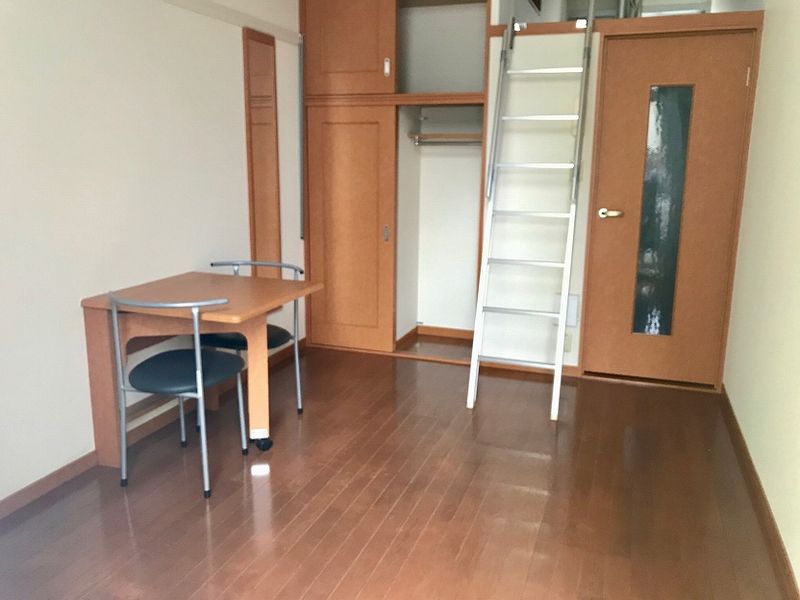 レオパレスエアル 居間