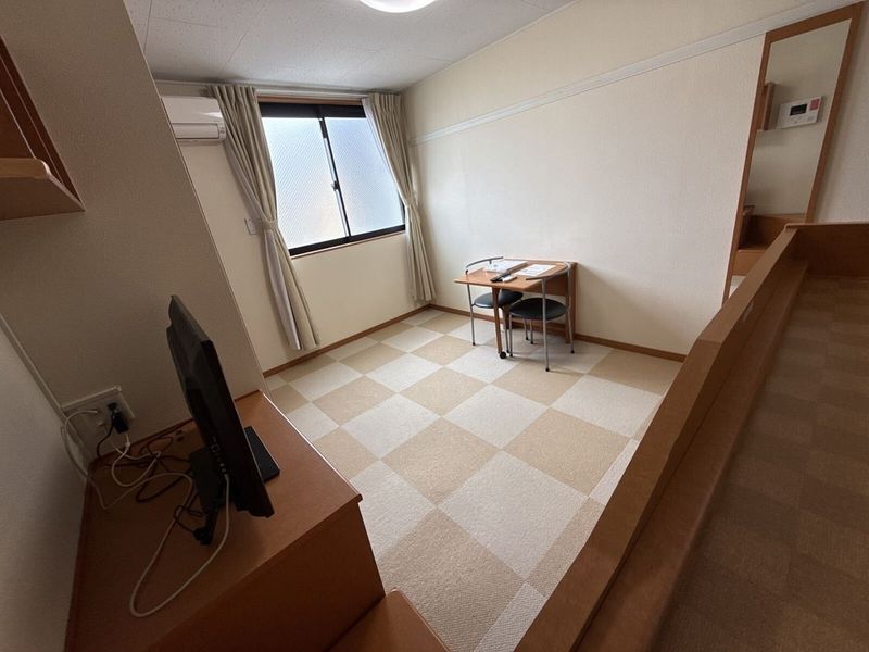 レオパレスミラージュ 居間