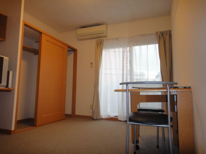 レオパレス銘苅 居間