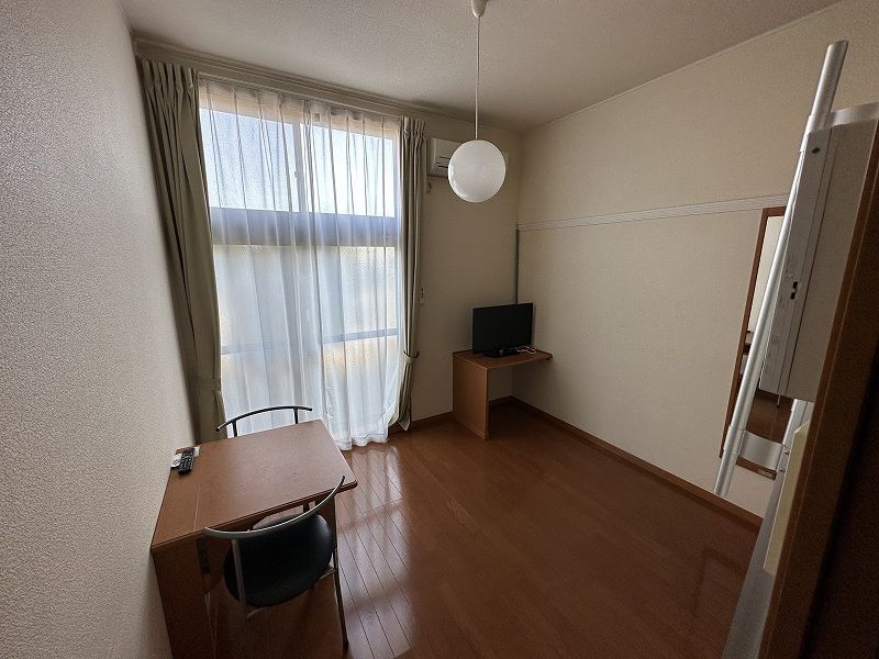レオパレスイチサト 居間