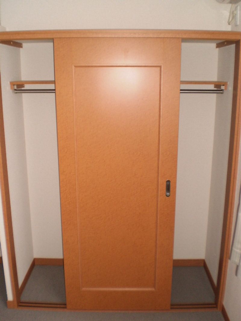 レオパレス向原ヒルズ 収納