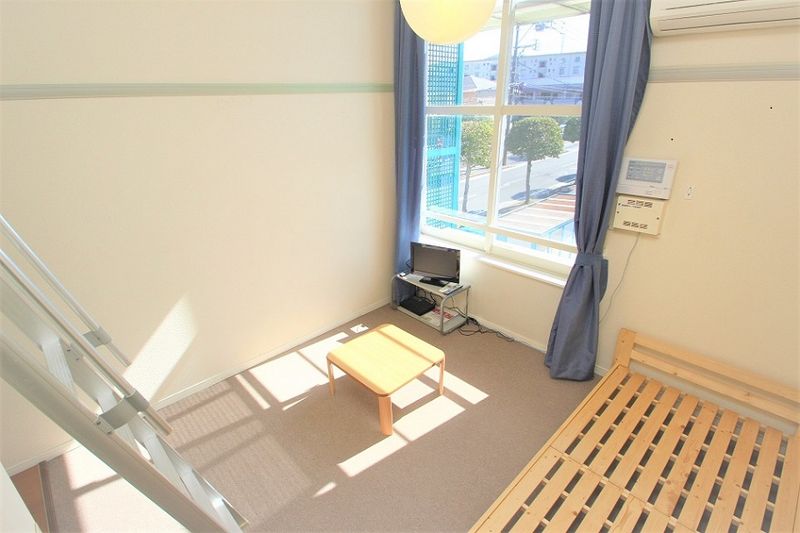 レオパレスムラヤマ 居間