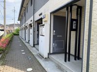 レオパレス亀ヶ窪 玄関