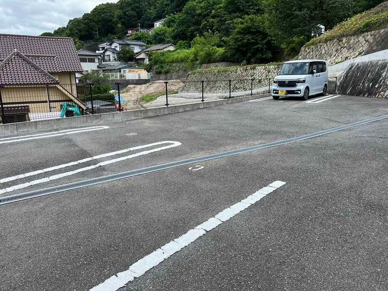 クレイノバーサトルⅢ　牛田南 駐車場
