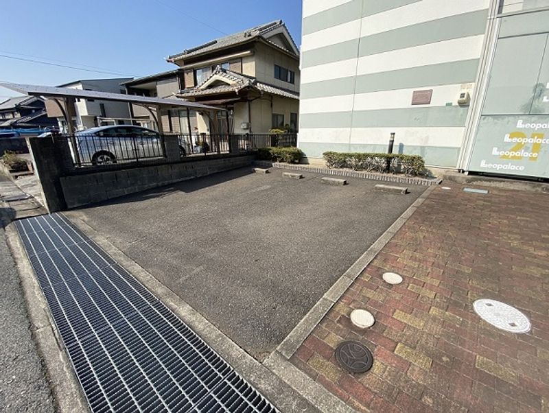 レオパレスクレール 駐車場