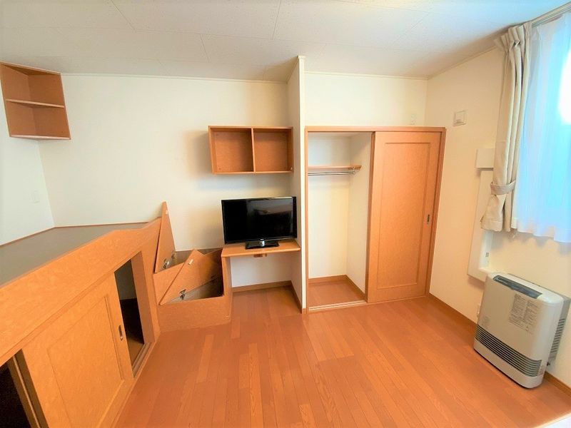 レオパレスアルテート 居間