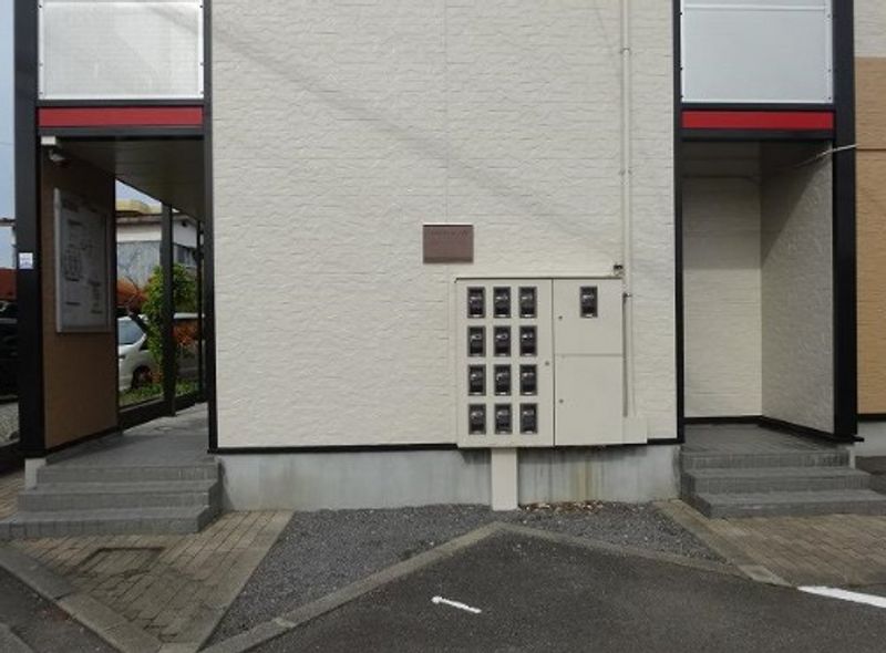 レオパレスパインロード エントランス