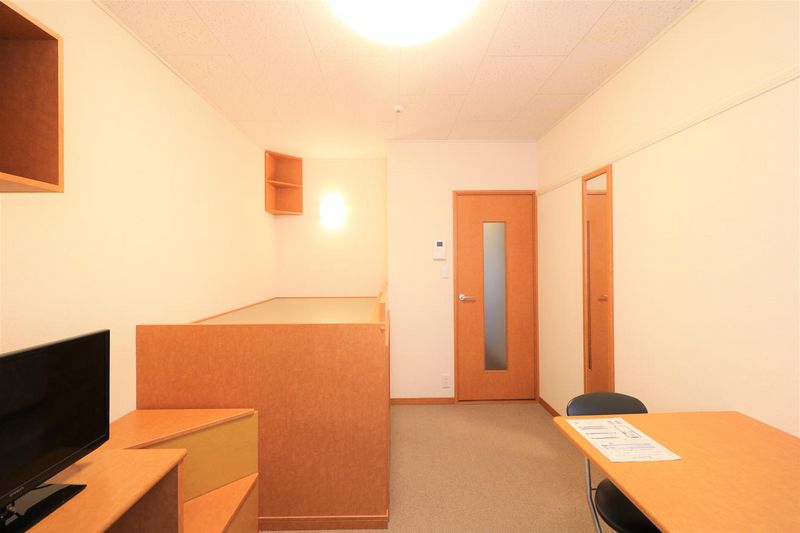レオパレス蜂ヶ岡 居間