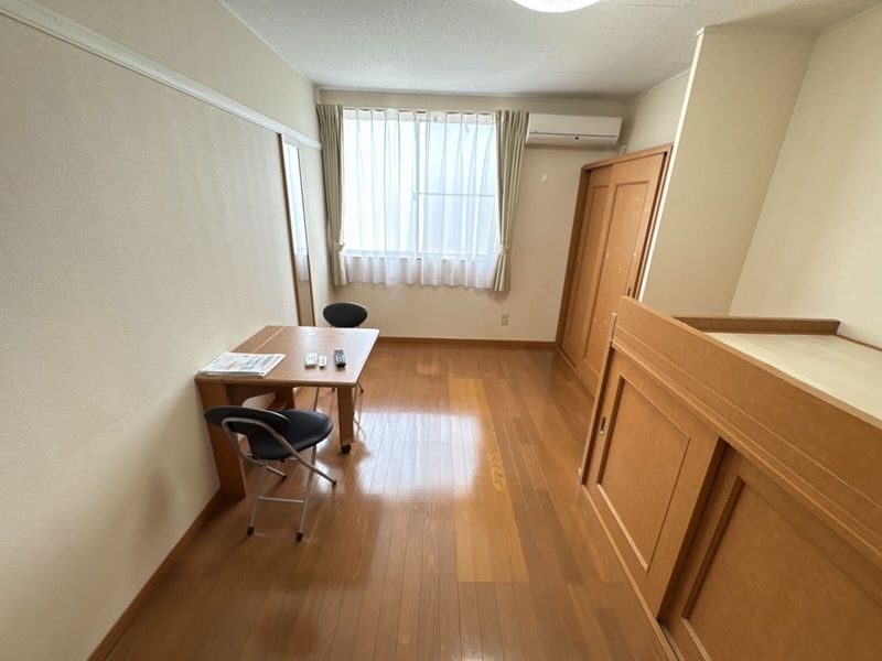 レオパレスＦｉｒｓｔ１００ 居間