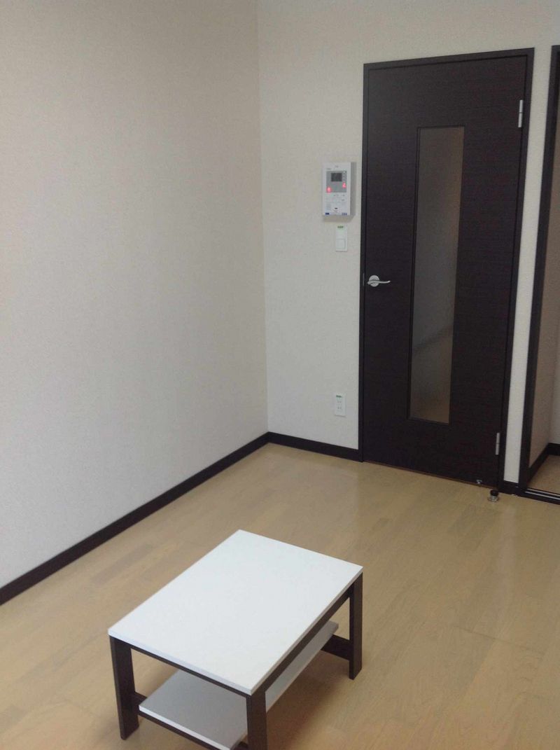 レオネクストグランピア根岸 居間