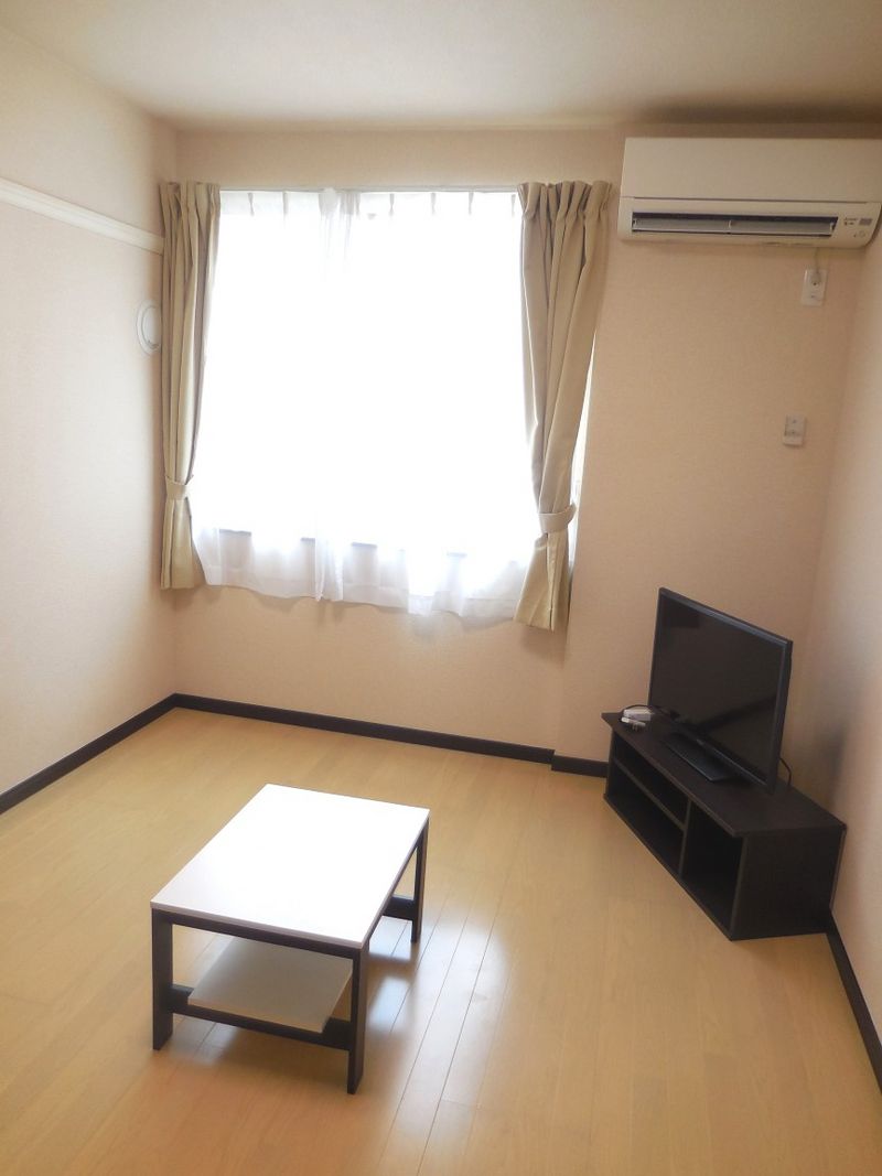 レオネクストＵＢＵＫＡＴＡ 居間